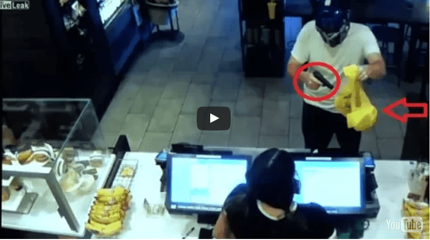 Un Cliente de Starbucks le da una paliza a ladrón armado