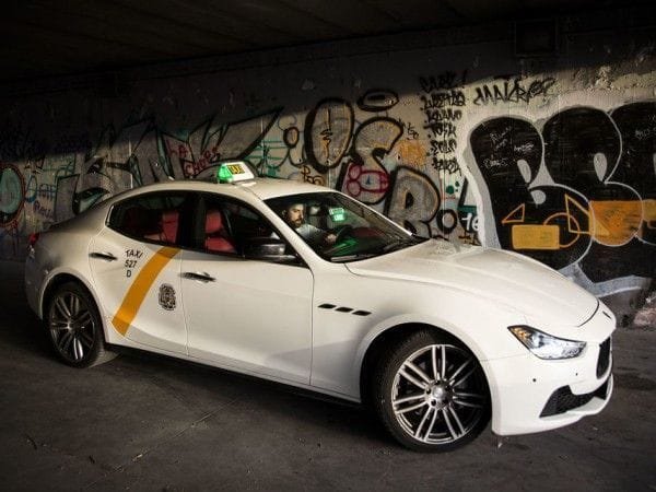 Un Taxista que conduce un  Maserati de  300 CV