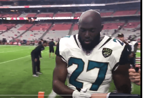 forunete Leonard Fournette hace feliz a un fan