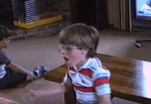 La reacción de un niño cuando le ragalaron una Nintendo DESS ¿Te acuerdas de?