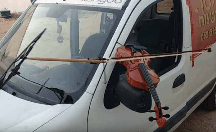 tocando el viuoilinm tocando el viuoilinm