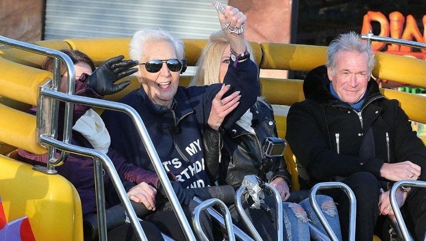 ¡Hombre de 105 años muere después de celebrar su cumpleaños en una montaña rusa! ¡Hombre de 105 años muere después de celebrar su cumpleaños en una montaña rusa!