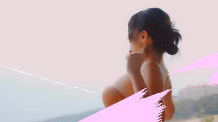 Una joven japonesa salva al mundo con sus tetas