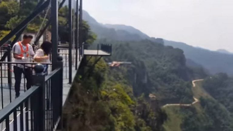 El columpio mas acojonante se encuentra en China