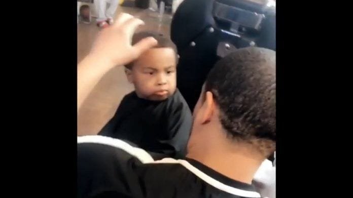 Cuando el peluquero no quiere cortarte solo las puntas