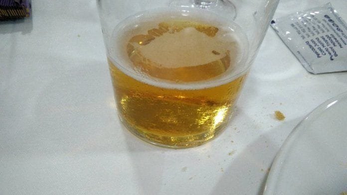 Se hace alcalde del pueblo para prohibir la Cruzcampo