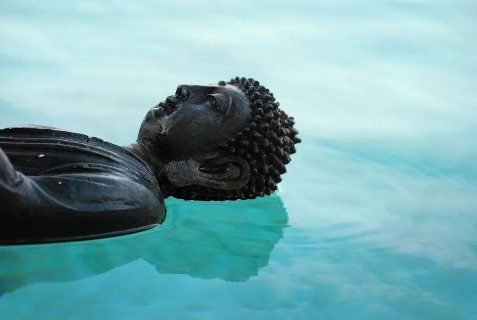 buddha-509372_960_720 ¿Por qué se flota en el mar muerto?