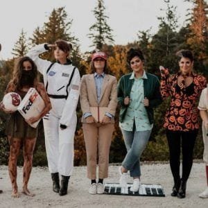 7  amigas  se  disfrazan  cada  año  de  su  actor  favorito