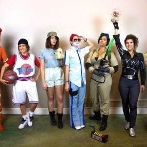 7  amigas  se  disfrazan  cada  año  de  su  actor  favorito