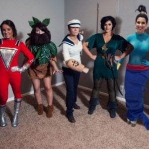 7  amigas  se  disfrazan  cada  año  de  su  actor  favorito