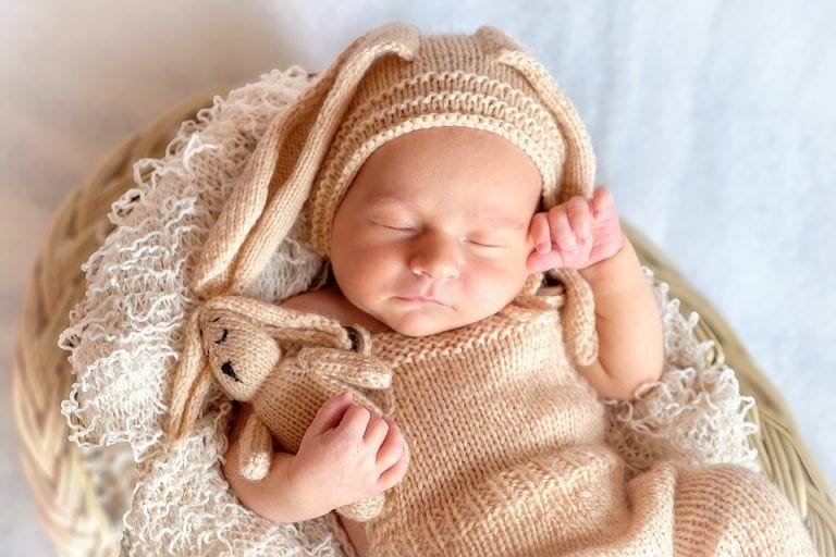 ¿Por qué los bebés lloran dormidos?