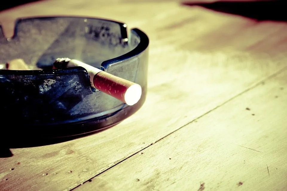 Como eliminar el olor a tabaco de casa