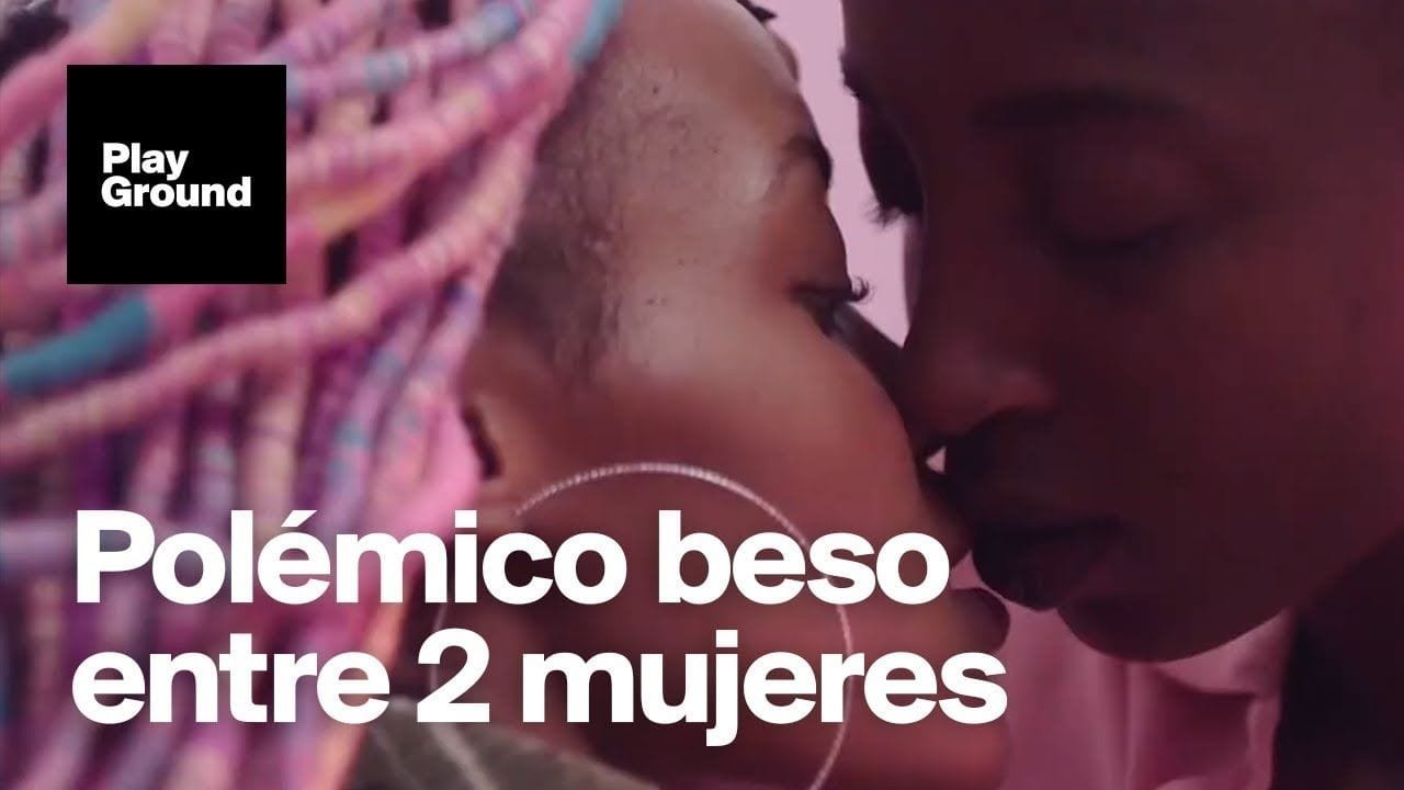 El beso lésbico que incendió todo un país.
