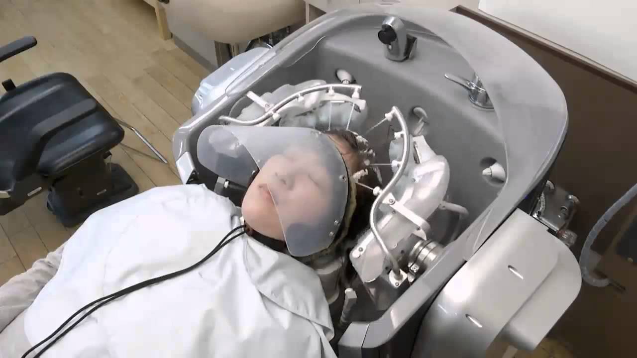 Crean un robot que te lava el pelo y te da masajes