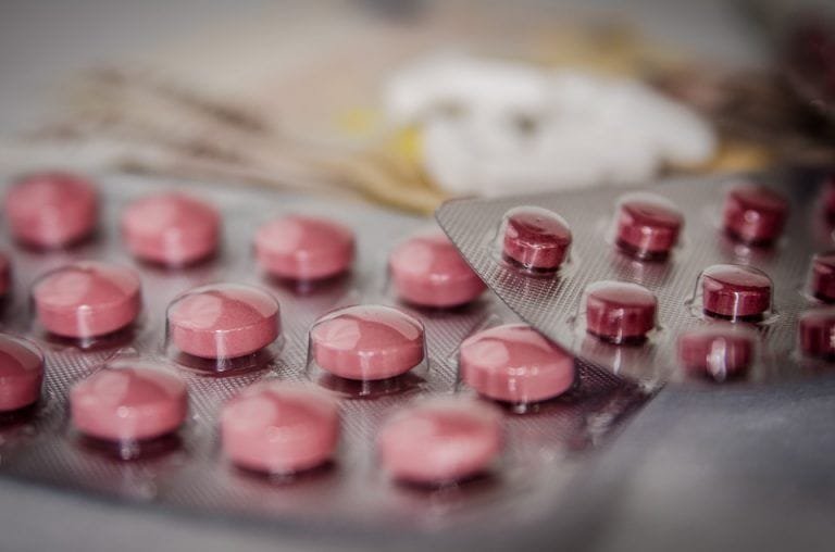 Los medicamentos que NO deberías mezclar con el alcohol