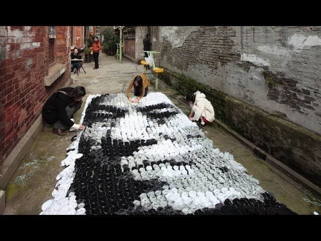 Crean un retrato gigante con calcetines