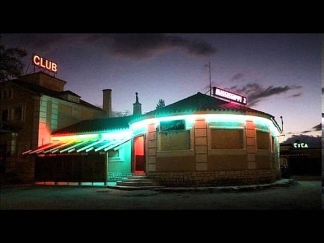 De esta forma se anuncia en la radio un club en Aranda de Duero.