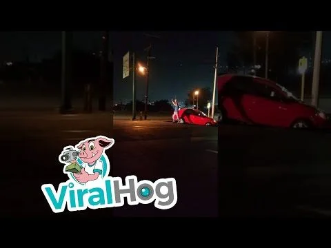 Tren se estrella contra un coche en México
