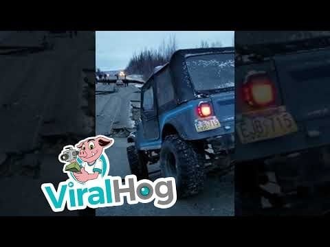 Un Terremoto convierte carreteras en pistas 4x4