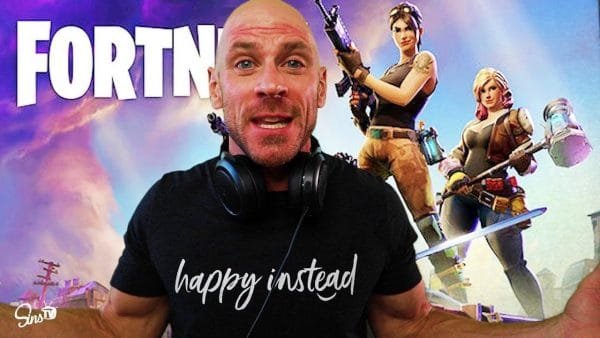 El famoso calvo de Brazzers de pasa al Fortnite a pegar unos tiros