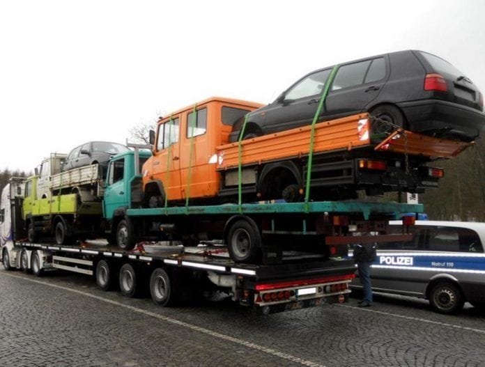 Se cayó de un camión de camiones camiones