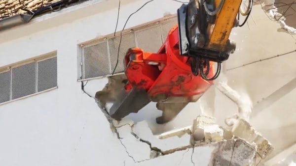 26895 Cómo demoler edificios de varios pisos con equipos especiales