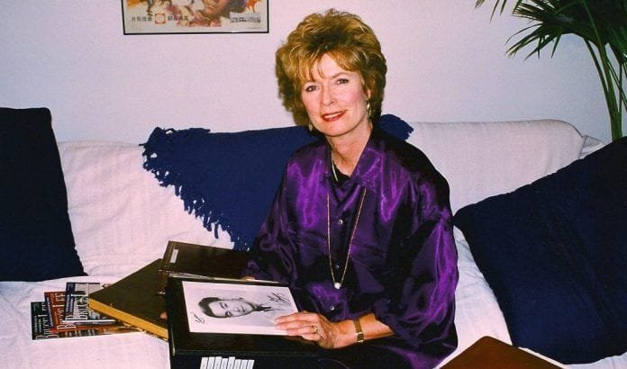 File:Linda Lee Cadwell.jpg - Wikimedia Commons commons.wikimedia.org File:Linda Lee Cadwell.jpg - Wikimedia Commons commons.wikimedia.org