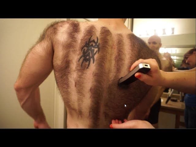 Uno de los hombres más peludos del mundo se afeita el cuerpo