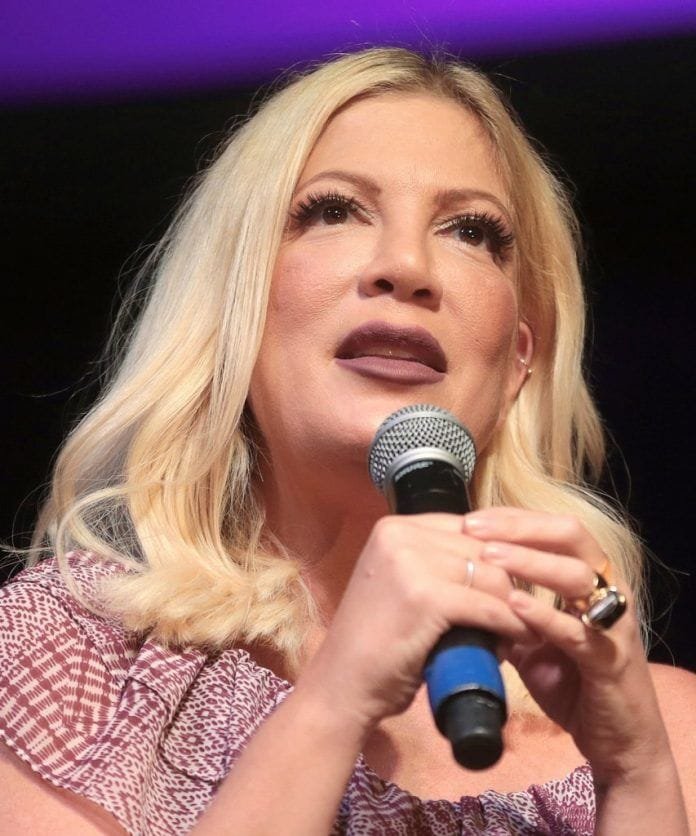 1200px-ToriSpelling2018 Frases de Tori Spelling
