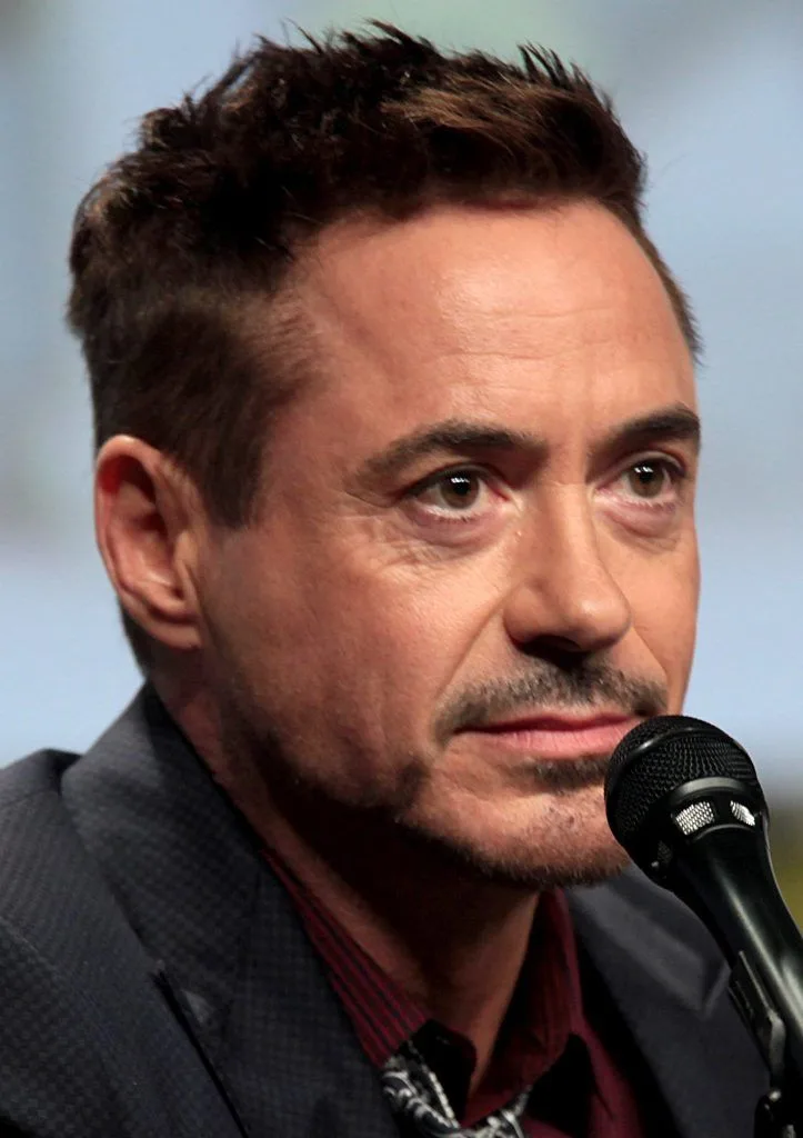 Photo: Gage Skidmore, https://www.flickr.com/photos/gageskidmore/14802403202/ / CC BY-SA 2.0 Fuente: https://citas.in/autores/robert-downey-jr/ Photo: Gage Skidmore, https://www.flickr.com/photos/gageskidmore/14802403202/ / CC BY-SA 2.0 Fuente: https://citas.in/autores/robert-downey-jr/