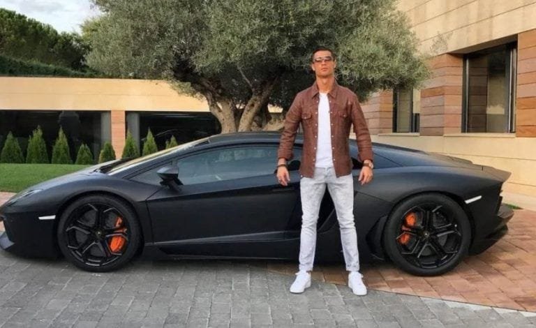 ¿Cuántos coches tiene Cristiano Ronaldo?