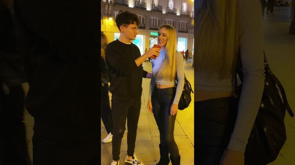 La típica rubia demasiado rubia
