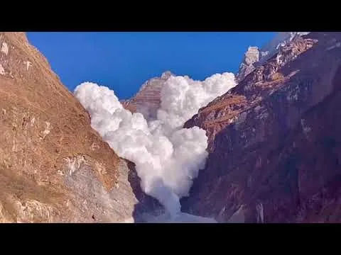 Impresionante Avalancha de nubes en Nepal