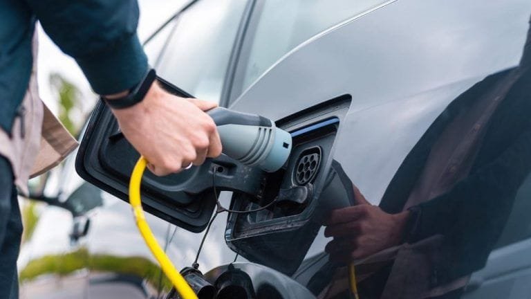 ¿Pensando en comprar un coche eléctrico? Ten en cuenta estos factores