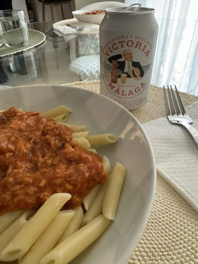 Macarrones con tomate Macarrones con tomate y atún