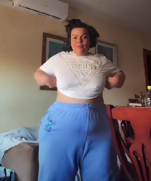 La Maeb tetas La Maeb descuido