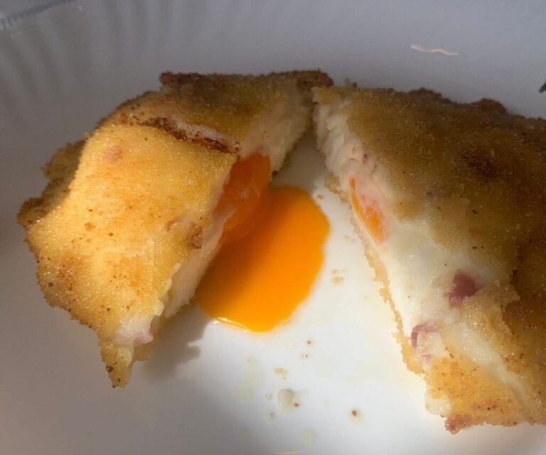 Huevos encapotados: receta tradicional, crujiente y con corazón cremoso