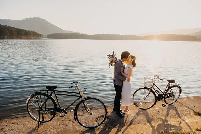 couple-6017739_640 50 frases para felicitar a los novios en su boda: mensajes que emocionan de verdad