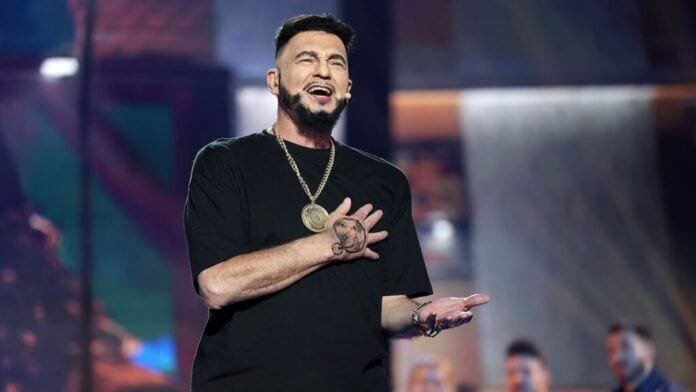 Bertín Osborne imita a Omar Montes en Tu cara me suena Bertín Osborne imita a Omar Montes en Tu cara me suena