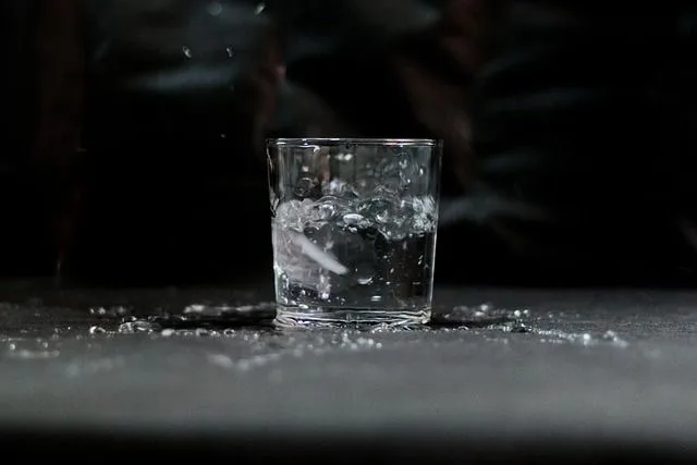 cuantos vasos de agua son un litro​