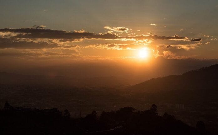 A qué hora atardec A qué hora atardec