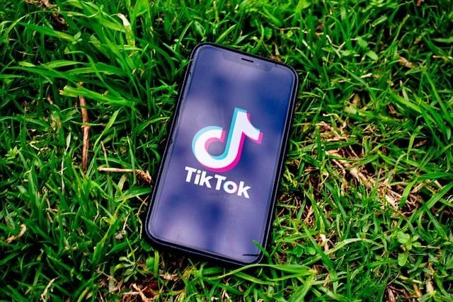Retos virales de TikTok para hacer con amigos Retos virales de TikTok para hacer con amigos