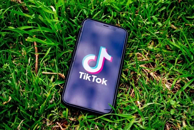Retos virales de TikTok para hacer con amigos