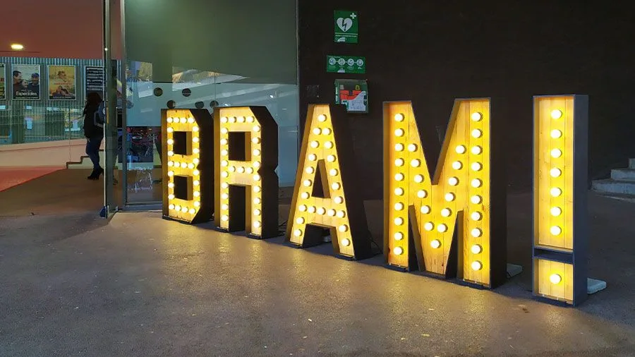 https://festivat.es Tu celebración con letras de gran formato