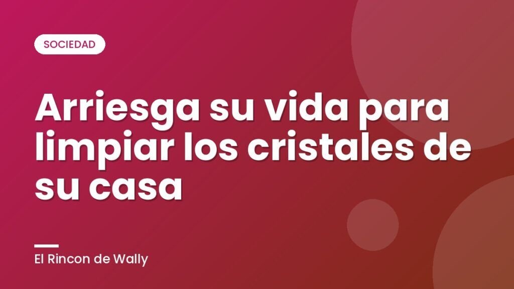 Arriesga su vida para limpiar los cristales de su casa