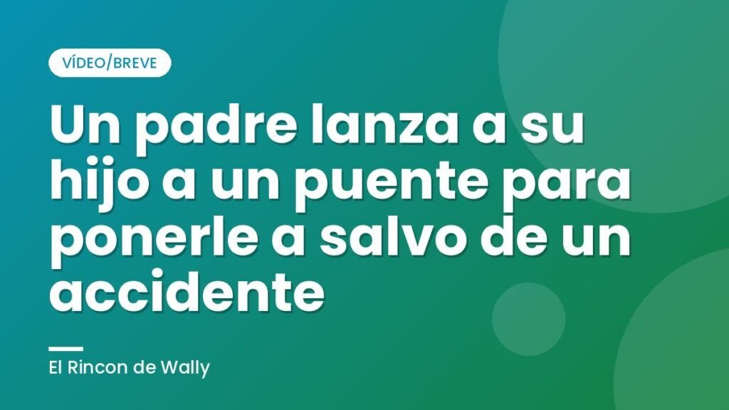 Un padre lanza a su hijo a un puente para ponerle a salvo de un accidente